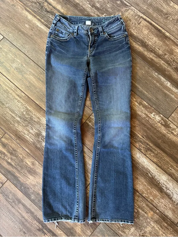 Distressed Suki Silver Jeans Medium Blue Bootcut Jeans size 27 - Image 6