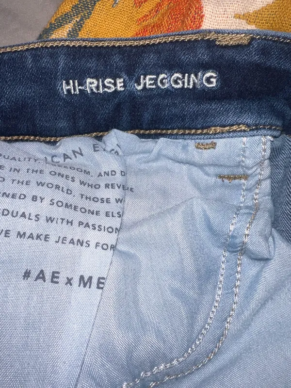 American Eagle Jeans - Image 3