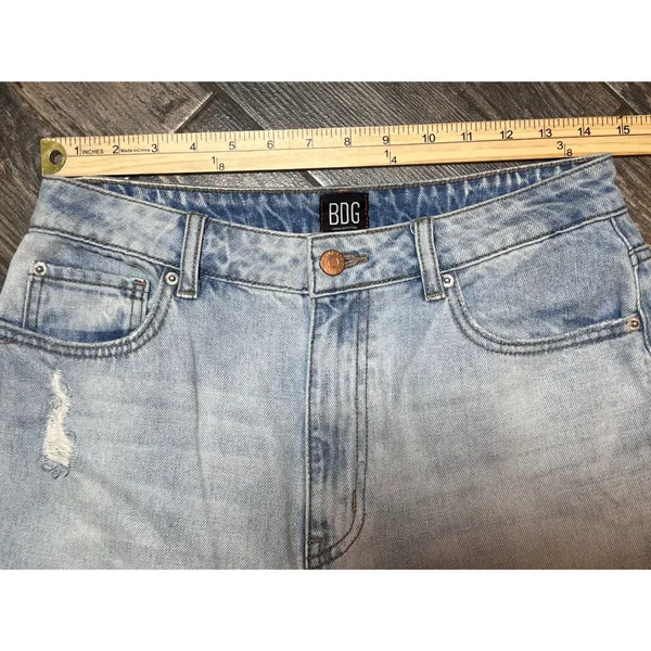 BDG Urban Outfitters High Rise Mom Jeans Light Wash Distressed Size 28 Baggy Y2K - Image 6