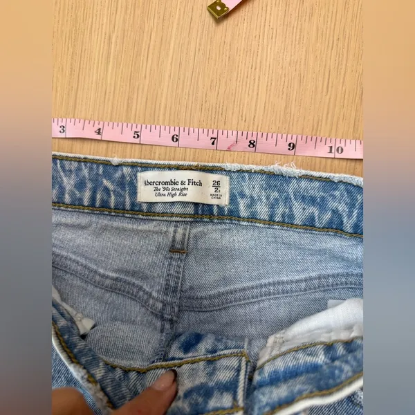 Abercrombie & Fitch the 90s Straight Ultra Hight Rise Denim Size 26/2R 2346 - Image 8