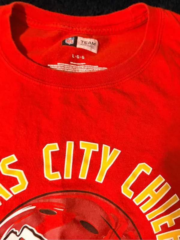 NFL Kansas City Chiefs Red Helmet Graphic Tee - Image 4