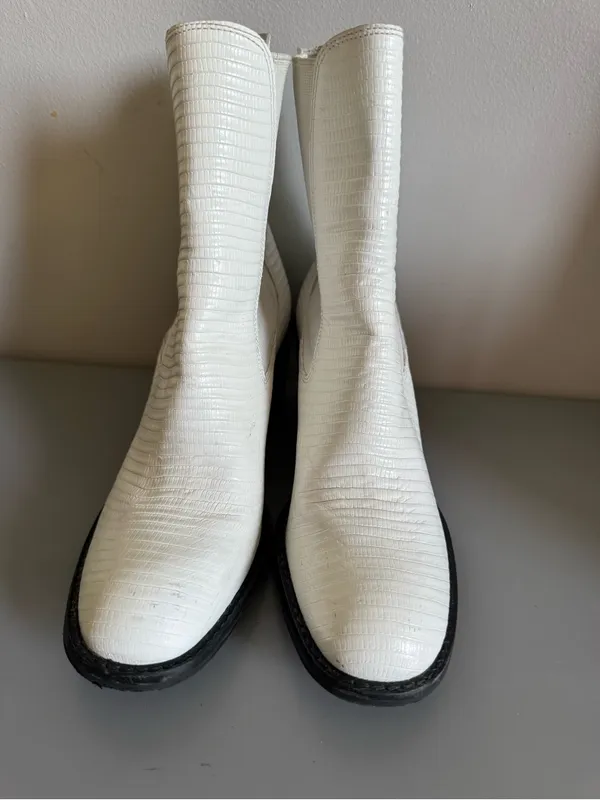 Women’s White Textured Chelsea Ankle Boots with Block Heel - Image 3