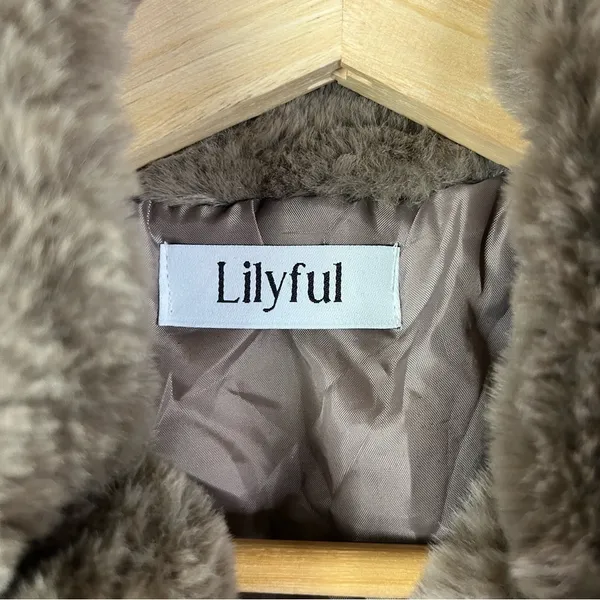 Boutique Lilyful Light Brown Faux Fur Cropped Puffer Jacket‎ M - Image 4