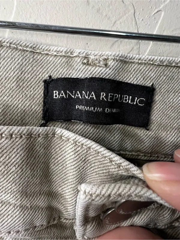 Banana Republic High Rise Wide Leg Cropped Raw Hem Gray Beige Wash Denim Jeans - Image 6