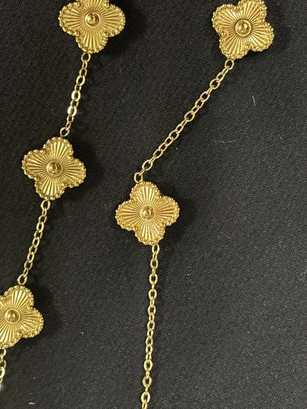 Gold clover bracelet and necklace - Image 3