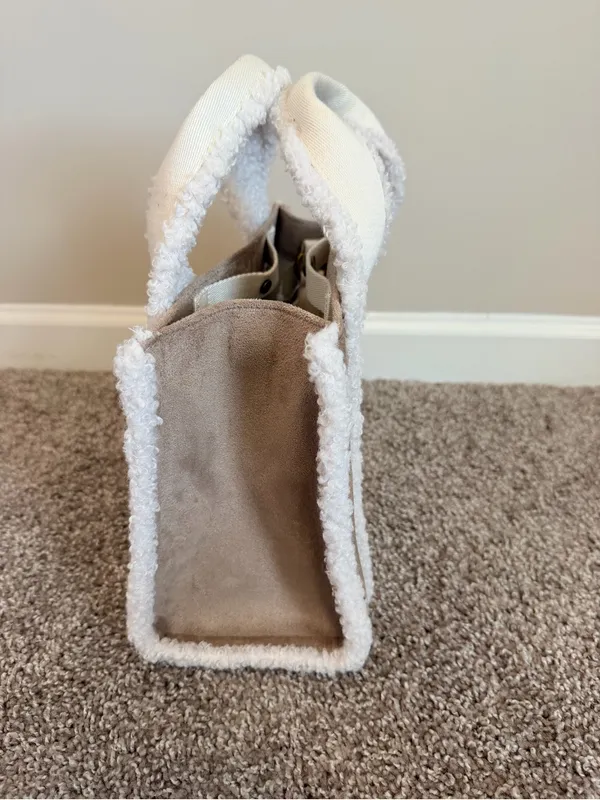 NWT Lululemon Boxy Mini Tote Bag 4.5L *Faux Shearling Trims ivory - Image 6