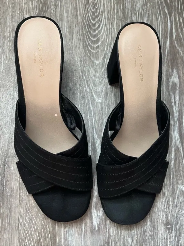 Ann Taylor Factory Black Suede Slip On Block Heel Sandals Heels Size 6 - Image 2