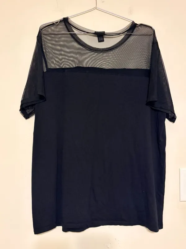 Torrid Black Red Mesh Snake Rose Pullover T-Shirt Blouse Size 1 1X - Image 4
