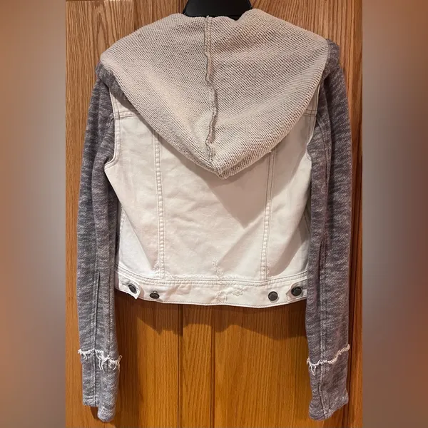 Free‎ People Knit Sleeve & Knit Hood Distressed White Denim Jean Jacket Size XS - Image 11