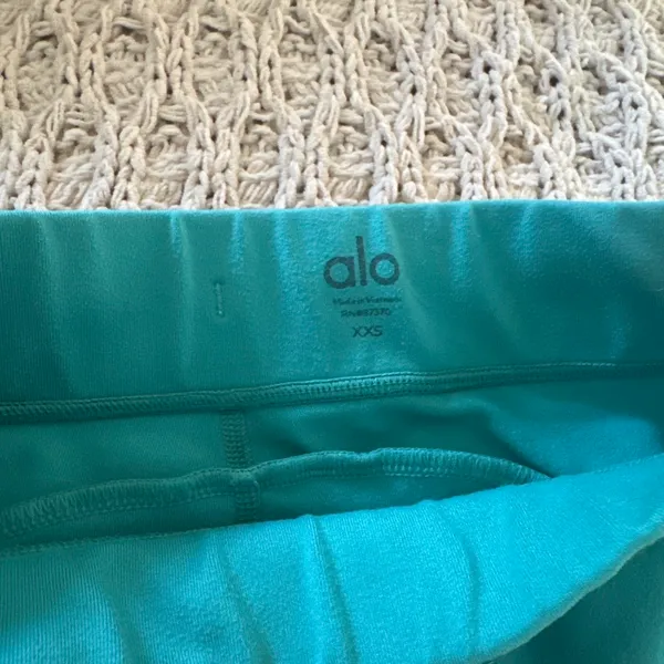 XS Teal Alo tie leggings - Image 3