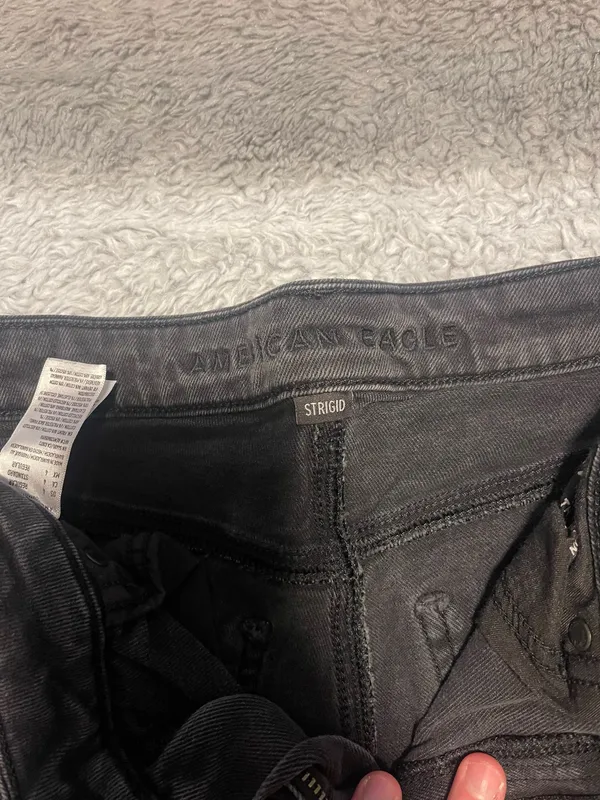 Black American Eagle Mom Jeans Ripped - Image 3