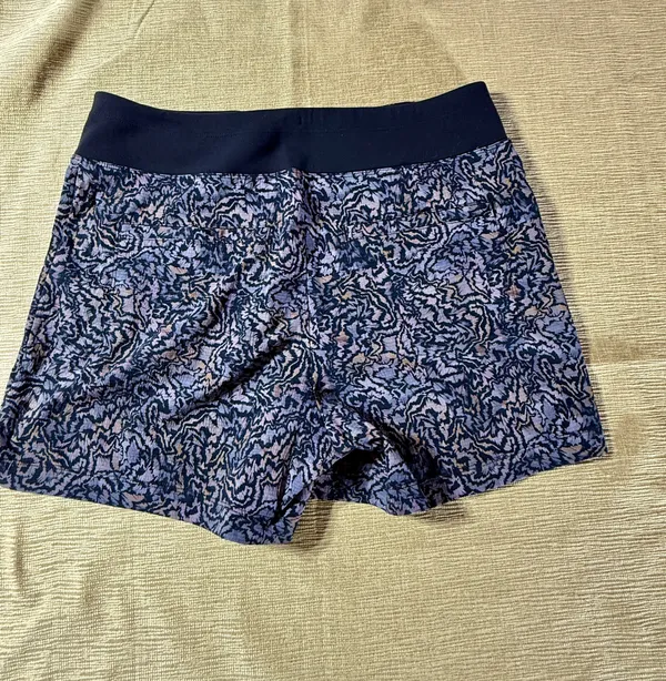 Athleta Women’s Size 10 Printed Hiking Shorts Zip Pockets Stretch Activewear - Image 11