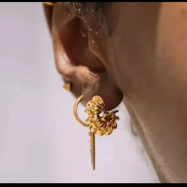 18k Gold Retro Inspired Textured Hoop Earrings - Image 3