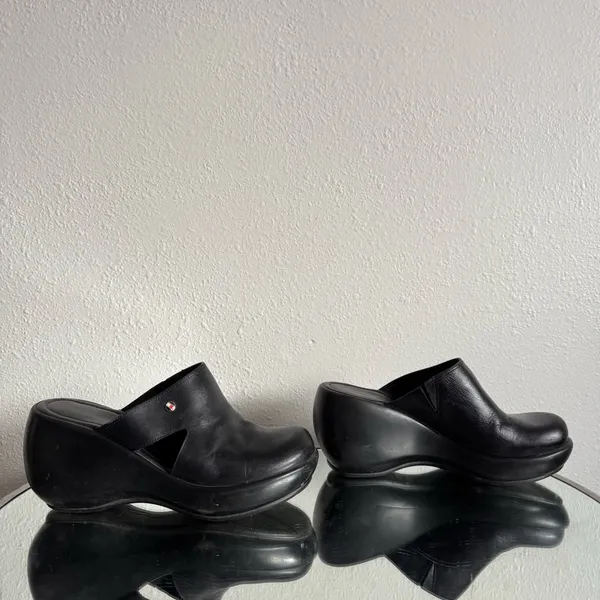 TOMMY HILFIGER Vintage 90s Y2K Black Leather Chunky Platform Slip On Clog Mules - Image 2