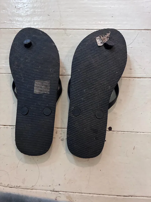 Primark Essential Classic Black Flip Flops - Image 3