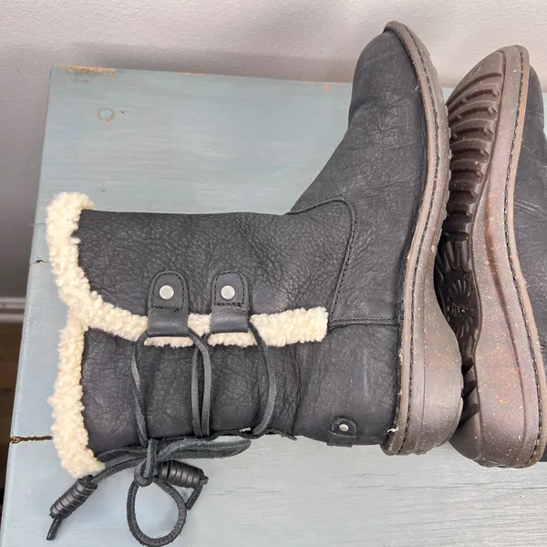 UGG Simmens Black Leather Shearling Lined Winter Boots 1007760 Womens 8 - Image 8