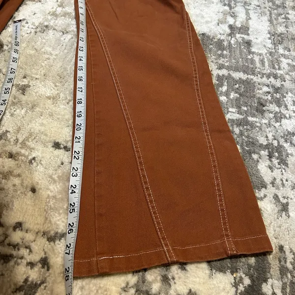 Wide Leg Frauen Jeans in Rust Brown - Image 4