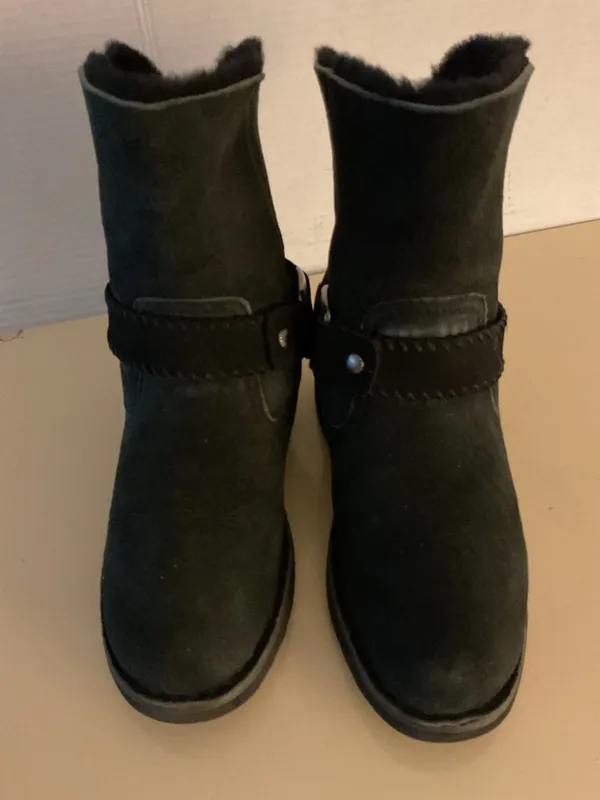 UGG women Black Suede Short biker classic Ankle Boots size 5.5 - Image 3