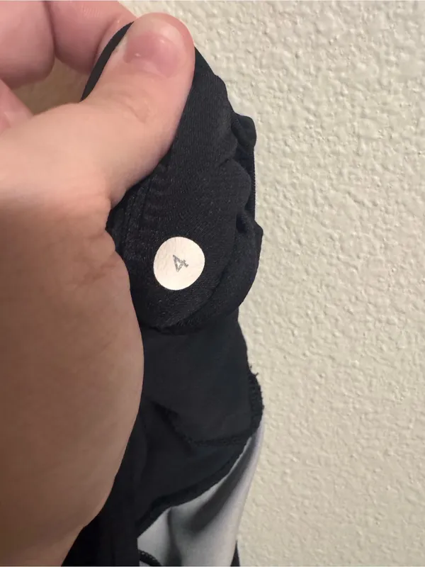 Lululemon cropped leggings size 4 - Image 3