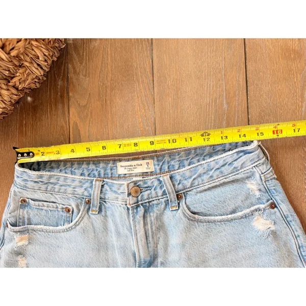 Abercrombie & Fitch The Baggy Short Womens Light Wash 28 6 Distressed Low Rise - Image 5