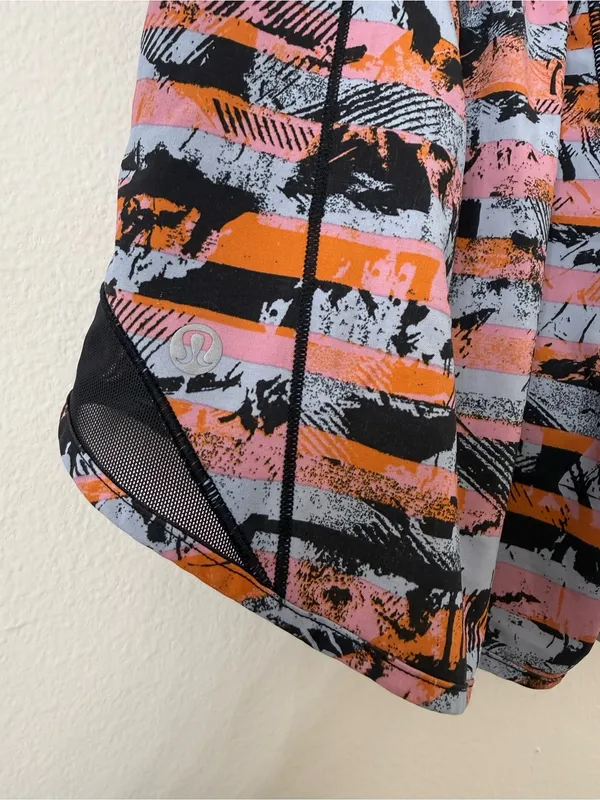 {4} Lululemon Hotty Hot Short II *Long 4" Inversion Multi / Black - Image 4