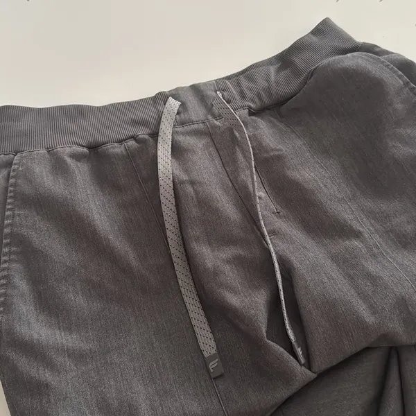 Fabletics Women's Method 2-Pocket Scrub set 
EUC - Image 7