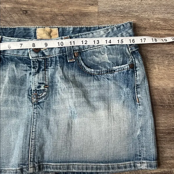 Y2K Buckle Denim Mini Skirt Sz 30 Low Rise Distressed Festival Indie Sleaze ♠️ - Image 6