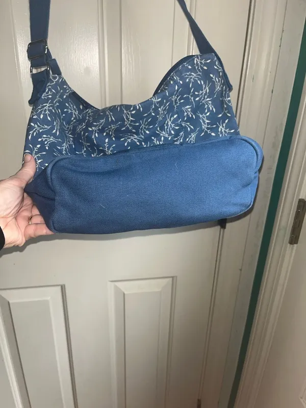 Lands' End Blue Canvas Floral Print Shoulder Crossbody Bag - Image 3