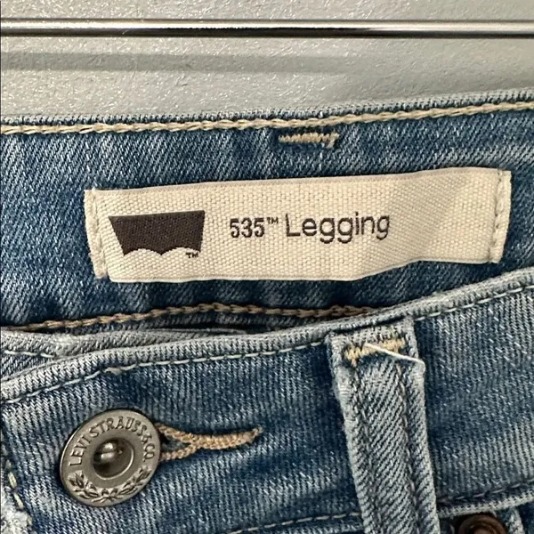 Levi's Women Jeans 535 Super Skinny Legging Light Wash Denim 1M - Image 3