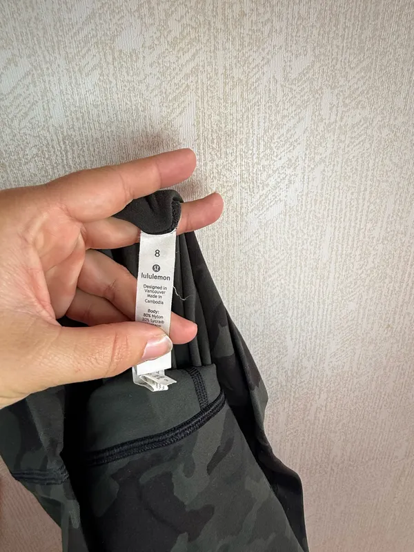 Lululemon Dark Camo High Rise Leggings Size 8 Black Gray - Image 3
