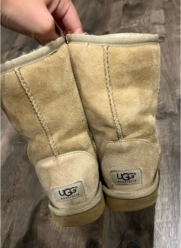 UGG Boots Classic Sand Short - Image 3