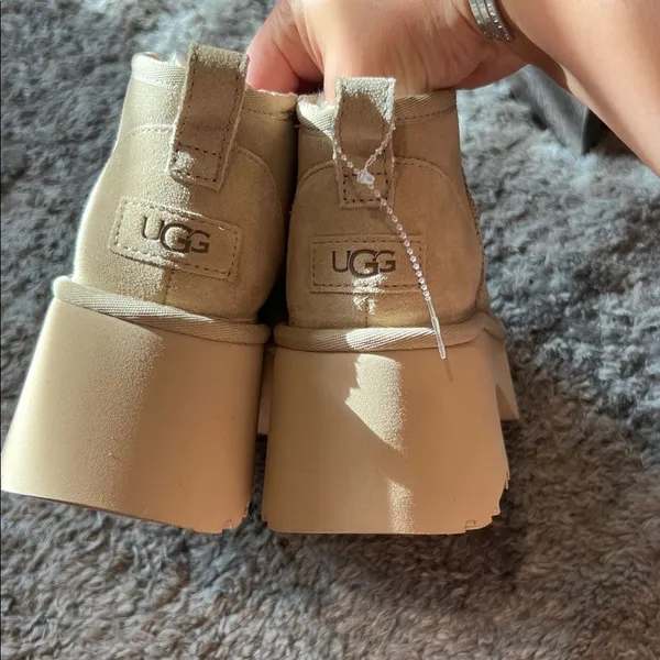 NWOT Ugg plush platform boots size‎ 8 - Image 5