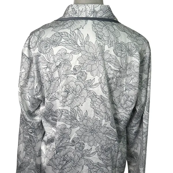 Nordstrom Rack Women's Gray/White Floral Satin Button Up Sleep Shirt M NWOT - Image 5