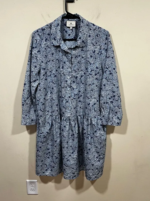 Tuckernuck Women's Hayes Blue Hydrangeas Button Front Shirt Dress Size large - Image 2