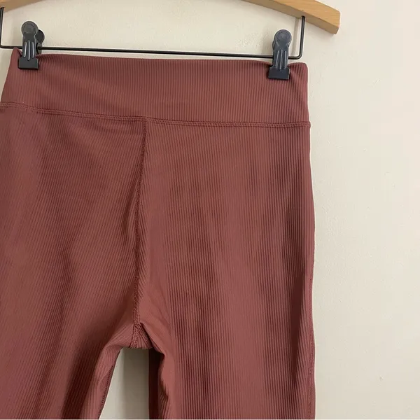 Old Navy Powersoft Ribbed Flare Leggings Brown Size M - Image 5