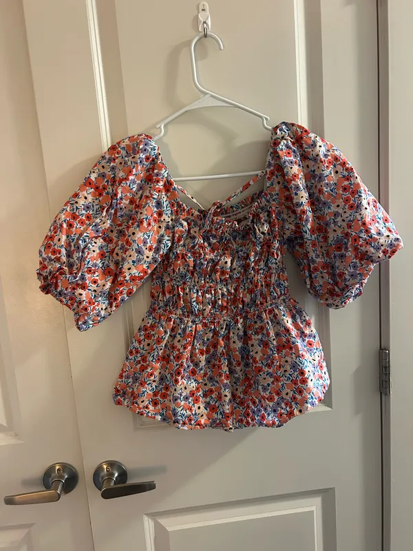 Love Note Floral Bubble Sleeve Top - Image 2