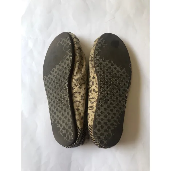 women’s Flats slip on shoes size W8 - Image 5