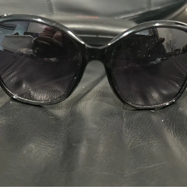 Guess Black and Gold Accent Accessory - Image 3