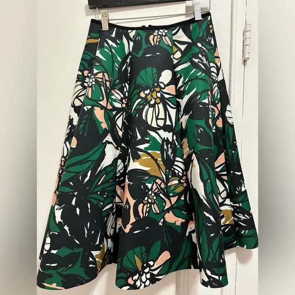 H&M patterned scuba skirt medium floral - Image 4