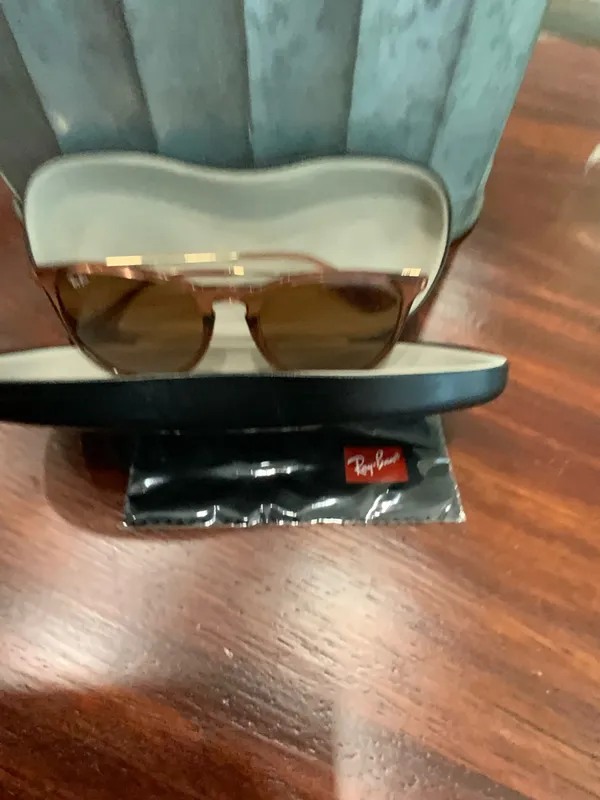 Authentic Ray-Ban sunglasses featRay-Ban Sunglasses with Case and Cleaning Cloth - Image 13