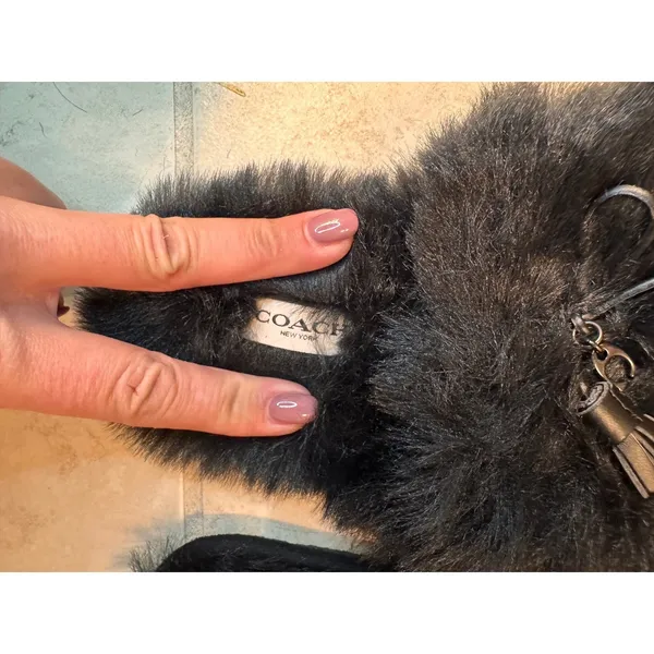 Coach Zoe Faux Fur Slippers‎ Black Tassel Logo Slide FG3148 Womens 6 B New - Image 5