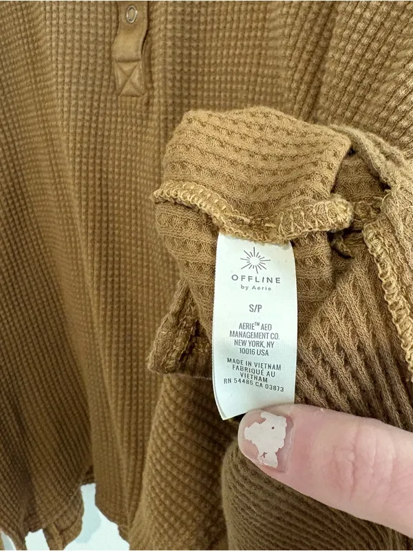 Aerie Waffle Thermal Henley long sleeve shirt brown tan‎ size small - Image 8