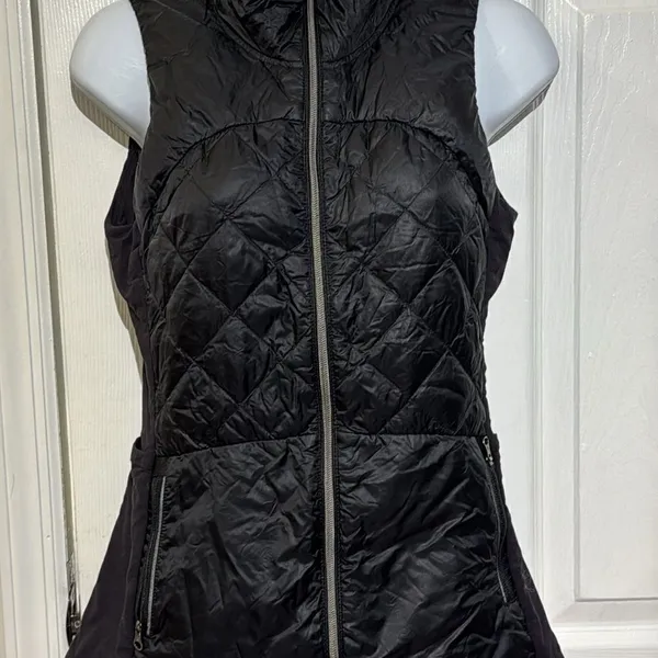 Lululemon Down For A Run Vest Black Slim-fit Goose Down 800 fill size‎ 4 - Image 3