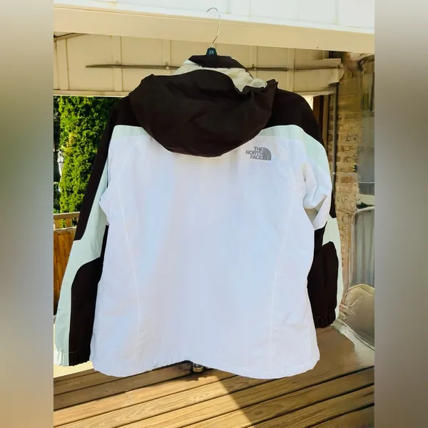 THE NORTH FACE jacket 🖤💚🤍 - Image 10