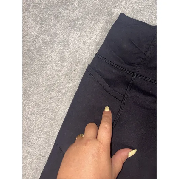lululemon black leggings Size 8 ruched 25in Pockets - Image 4