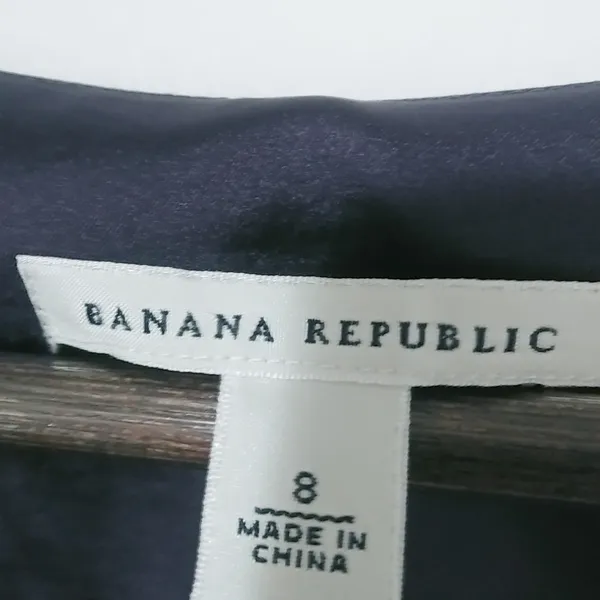 Banana Republic 8 V-Neck Satin Sleeveless Top in Deep Eggplant - Image 7