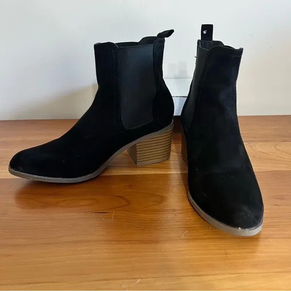 Women's Forever 21‎ Black Faux Suede Heeled Ankle Booties Size 10 - Image 3