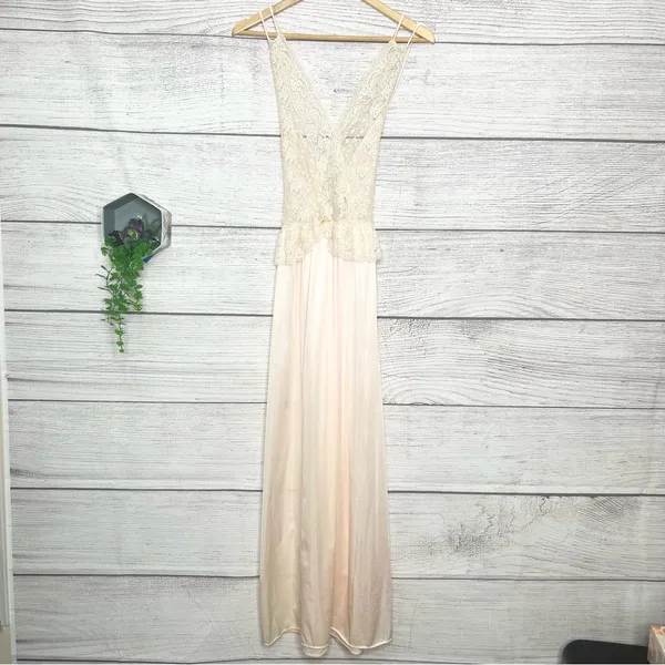 Vintage Sheer Cream Lace & Pink Satin V-Neck Lingerie Dressing Gown Size Medium - Image 11