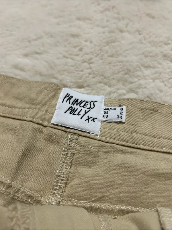 Princess Polly khaki cream cargo mini skirt woman’s size 2 - Image 4