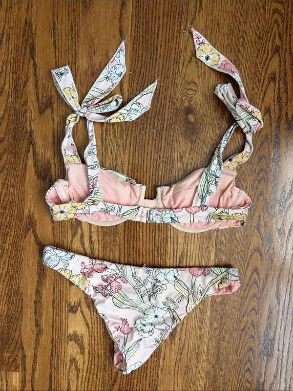 Dippin' Daisy's Pink Pastel Floral Tie-Shoulder Bikini Size Small - Image 3